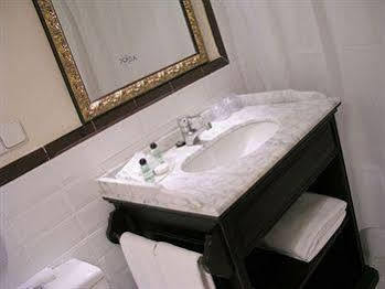 Ad Hoc Monumental 1881 Hotel Valenza